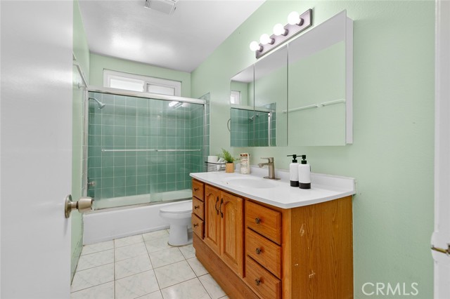 8515 Edgebrook Drive, Garden Grove CA: https://media.crmls.org/medias/28e9a73a-2ba3-46de-a8ab-f27f4689a5e1.jpg