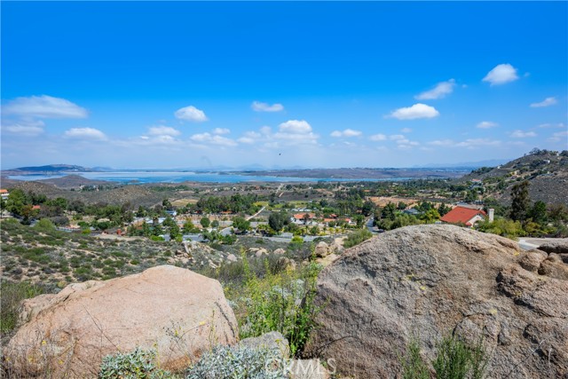 21475 Ridgedale Drive, Lake Mathews CA: https://media.crmls.org/medias/28e9bef2-7ea5-477a-b92d-95719a983a33.jpg