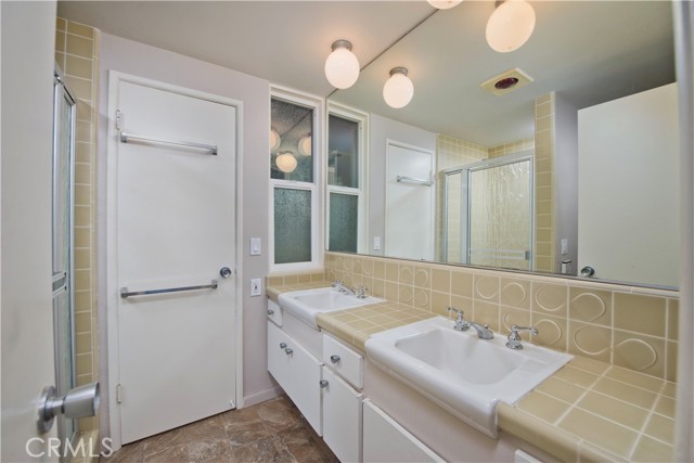 Jack & Jill Bath