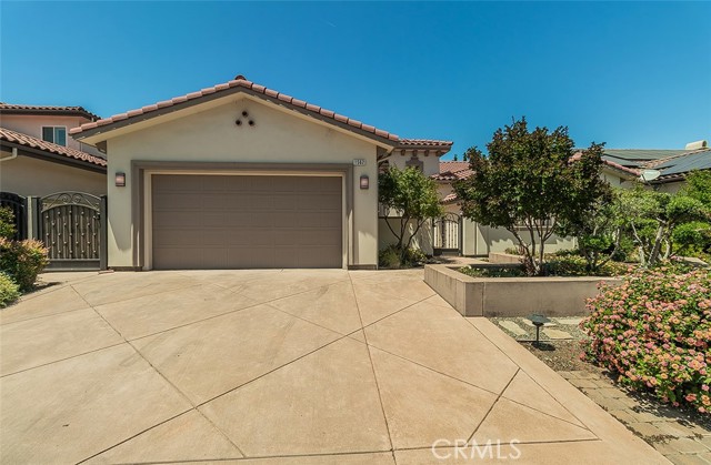 Detail Gallery Image 2 of 48 For 1562 N Empire Ln, Clovis,  CA 93619 - 3 Beds | 2/1 Baths
