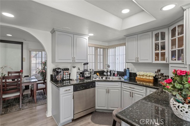 Detail Gallery Image 10 of 33 For 1981 W Bayshore, Anaheim,  CA 92801 - 3 Beds | 2/1 Baths