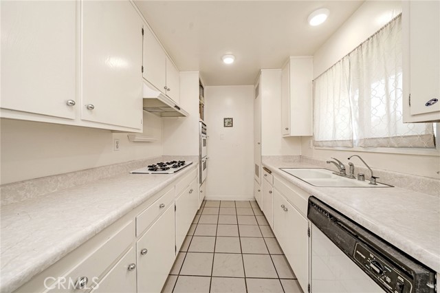 Detail Gallery Image 6 of 27 For 2251 Camilar, Camarillo,  CA 93010 - 2 Beds | 2 Baths