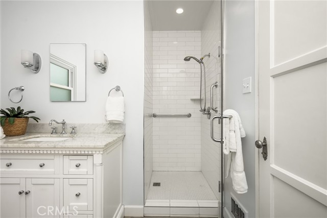 2412 Santiago Street, Santa Ana CA: https://media.crmls.org/medias/28eb0573-abe2-4e54-aba9-f618150518e2.jpg