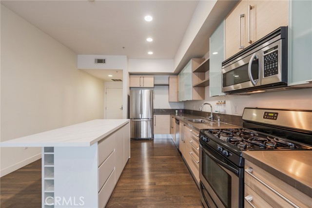 Detail Gallery Image 8 of 38 For 1234 Wilshire Bld #127,  Los Angeles,  CA 90017 - 1 Beds | 1 Baths