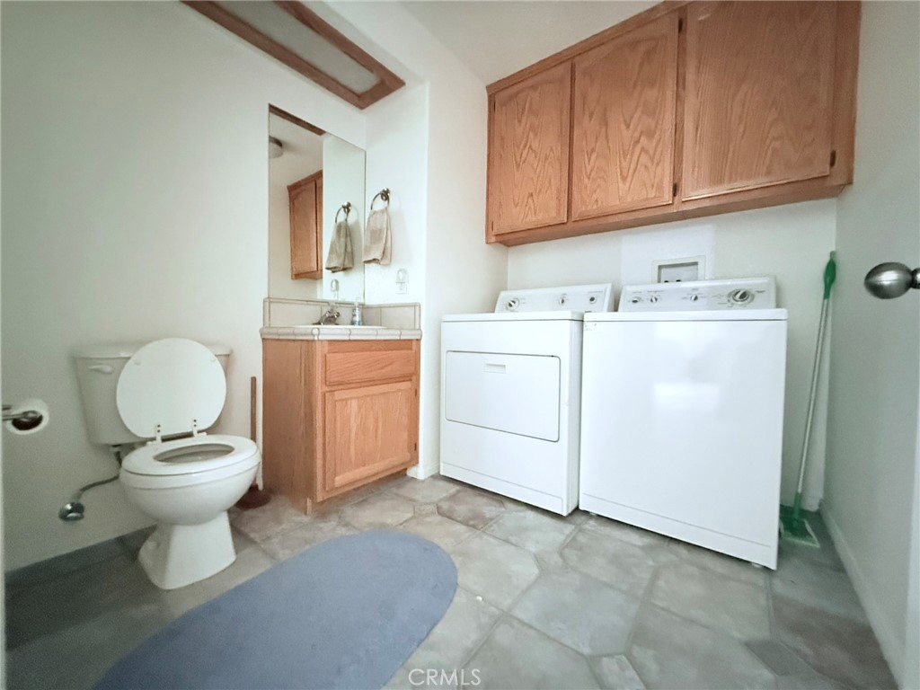 https://media.crmls.org/medias/28ec0c82-eedc-4a43-8f07-da088273e1b8.jpg?preset=X-Large