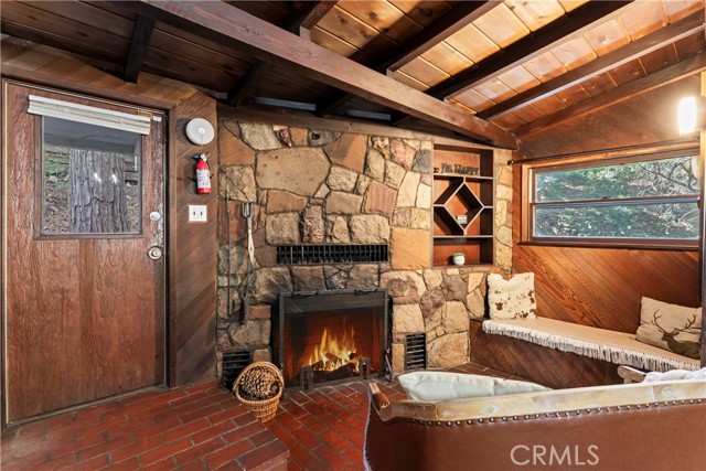 407 Dart Canyon Road, Crestline CA: https://media.crmls.org/medias/28ec102b-50c9-40dd-82ec-1ec1c4ee9fa2.jpg