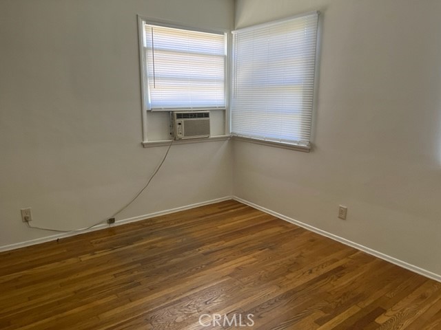 10856 Camarillo Street, Toluca Lake CA: https://media.crmls.org/medias/28ec1277-21f8-4e67-8649-8784121bf736.jpg