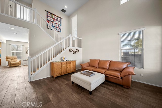 Detail Gallery Image 5 of 45 For 28246 Deer Ct, Canyon Country,  CA 91351 - 4 Beds | 2/1 Baths