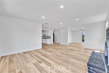 https://media.crmls.org/medias/28ec56b3-8bd4-4095-baa3-e0138c4af89a.jpg?preset=X-Large