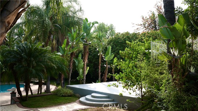 925 Sherlock Dr, Burbank CA: https://media.crmls.org/medias/28eca9fb-7638-487a-ac7b-0bdcab102e30.jpg