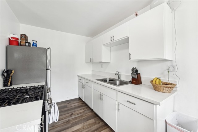 1701 N Oxford Avenue, Pasadena CA: https://media.crmls.org/medias/28edd126-ad23-4c67-b1d4-9df0cf590c0b.jpg