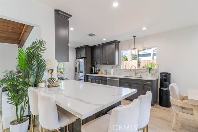 Detail Gallery Image 10 of 34 For 6659 Shirley Ave, Reseda,  CA 91335 - 3 Beds | 2 Baths