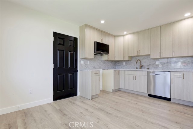 Image 5 of 22 For 210 Alameda  