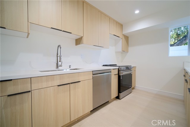 Detail Gallery Image 7 of 17 For 257 S Avenue 54 #1/2,  Los Angeles,  CA 90042 - 2 Beds | 2/1 Baths