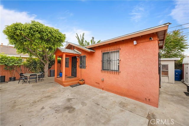 157 E 70th Street, Los Angeles CA: https://media.crmls.org/medias/28eef959-eedd-4390-a615-e9b2709b2969.jpg