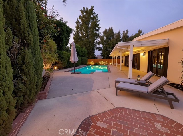 6233 Capistrano Avenue, Woodland Hills CA: https://media.crmls.org/medias/28ef9d84-27f2-4199-8f29-6fb357ba3ed9.jpg