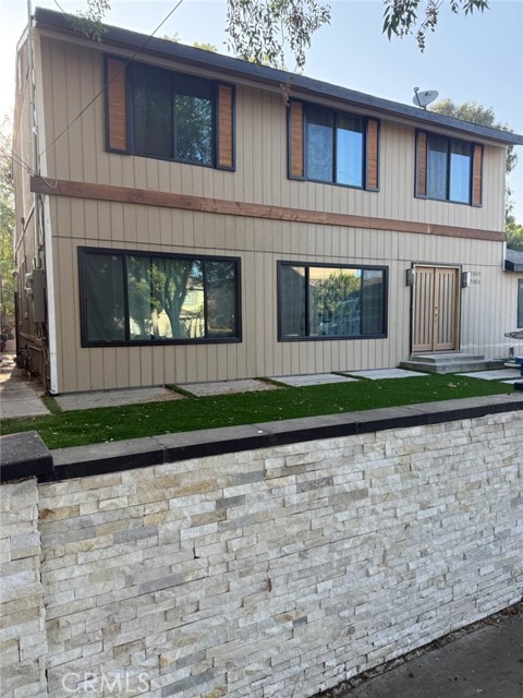 Detail Gallery Image 2 of 22 For 7049 De Celis Pl, Van Nuys,  CA 91406 - 4 Beds | 3 Baths