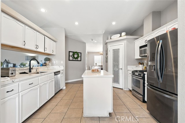 3595 Buchanan Street, Riverside CA: https://media.crmls.org/medias/28f05583-eb2f-4836-8f60-d2ddeb9f53af.jpg
