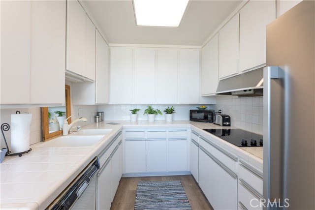 2999 E Ocean Blvd, Long Beach CA: https://media.crmls.org/medias/28f05a18-ec37-45f8-b565-52f0bbe00715.jpg