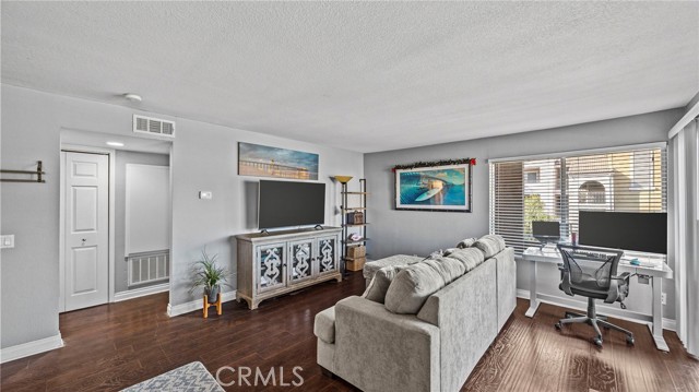 Detail Gallery Image 2 of 36 For 2500 San Gabriel Way #208,  Corona,  CA 92882 - 1 Beds | 1 Baths