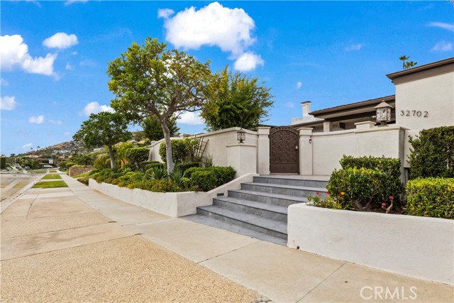 32702 Seven Seas Drive, Dana Point CA: https://media.crmls.org/medias/28f0fd7b-77f9-4a5a-a0c7-1145e19a2d7d.jpg