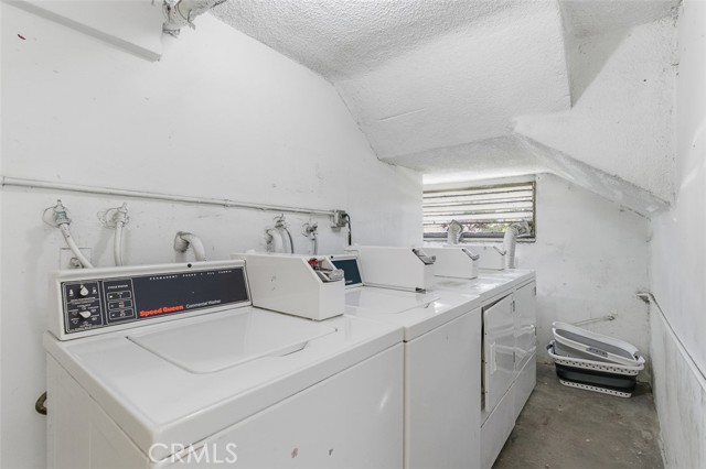 Image 25 of 26 For 939 College  