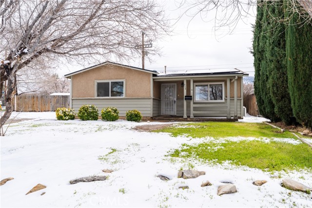 Detail Gallery Image 3 of 18 For 914 Acacia Ct, Tehachapi,  CA 93561 - 3 Beds | 1 Baths