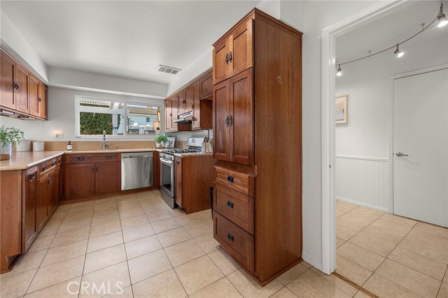 Detail Gallery Image 15 of 48 For 21791 Bushard St, Huntington Beach,  CA 92646 - 3 Beds | 2 Baths