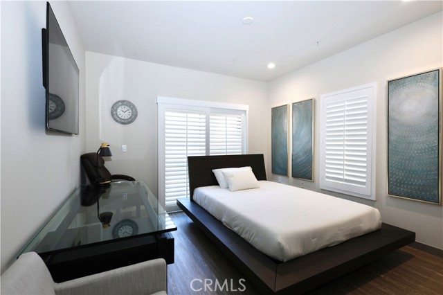 Detail Gallery Image 14 of 20 For 18703 Redwing St, Tarzana,  CA 91356 - 3 Beds | 2/1 Baths