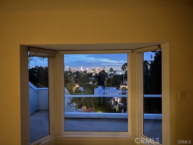 Detail Gallery Image 33 of 38 For 6476 San Marco Cir, Los Angeles,  CA 90068 - 2 Beds | 3/1 Baths