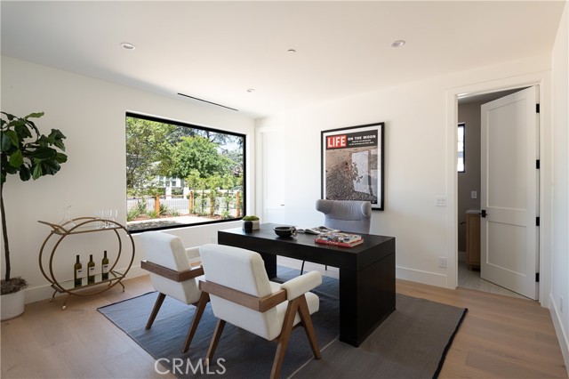 Detail Gallery Image 13 of 39 For 4936 Strohm Ave, Toluca Lake,  CA 91601 - 6 Beds | 6/1 Baths