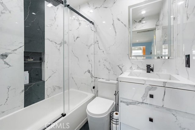 Detail Gallery Image 28 of 58 For 15330 Hart St, Van Nuys,  CA 91406 - 4 Beds | 4 Baths