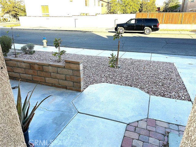 Detail Gallery Image 4 of 22 For 12644 Eaton Ln, Victorville,  CA 92392 - 4 Beds | 3 Baths