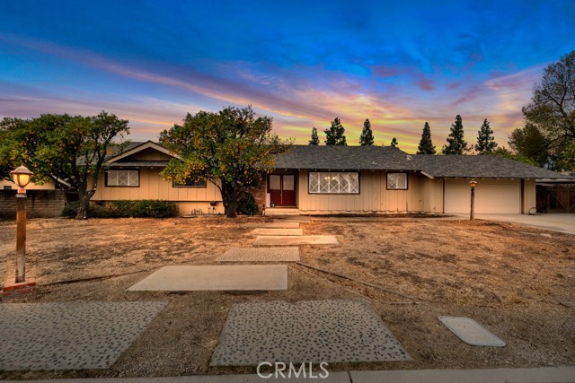 Detail Gallery Image 1 of 1 For 9915 Hallack Ave, Northridge,  CA 91324 - 5 Beds | 3 Baths
