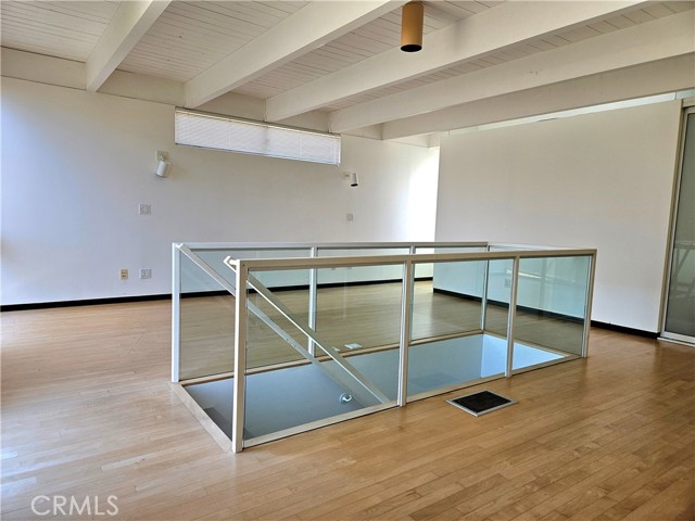 Detail Gallery Image 17 of 40 For 12217 Dorothy St, Los Angeles,  CA 90049 - 4 Beds | 2 Baths