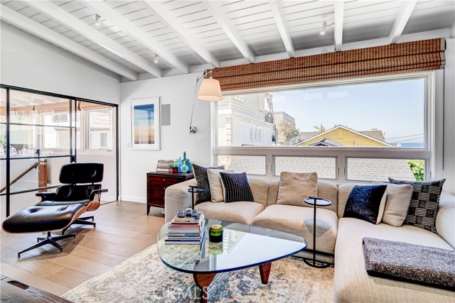 316 5th Street, Manhattan Beach CA: https://media.crmls.org/medias/28f7c31b-e14a-4633-8f2c-6d567e88965e.jpg