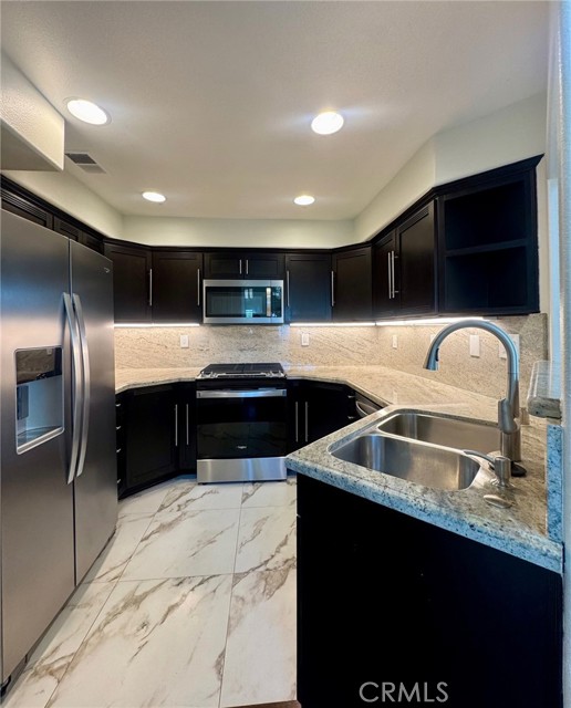 Detail Gallery Image 4 of 26 For 7803 E Quinn, Anaheim Hills,  CA 92808 - 2 Beds | 2 Baths