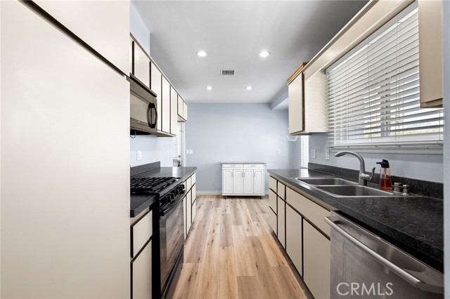 Detail Gallery Image 13 of 37 For 15458 Pastrana Dr, La Mirada,  CA 90638 - 4 Beds | 2 Baths