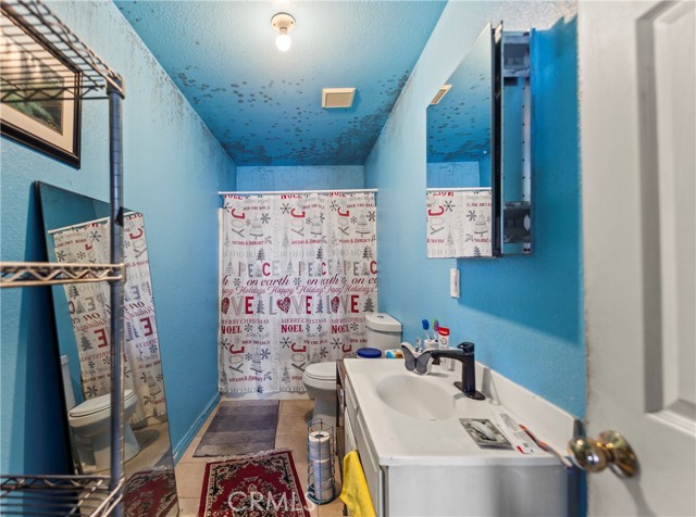 730 W 52 Place, Los Angeles CA: https://media.crmls.org/medias/28f8728d-76fa-4134-97fd-1906a396d71d.jpg