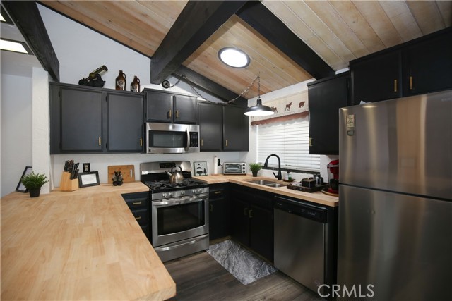 Detail Gallery Image 7 of 34 For 861 Thrush Dr #30,  Big Bear Lake,  CA 92315 - 2 Beds | 2 Baths