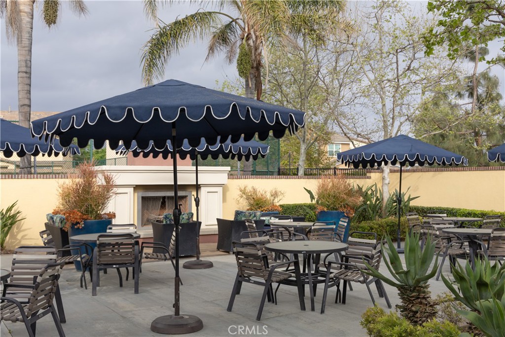https://media.crmls.org/medias/28fa2ea7-37cc-477d-b2a5-43ee3f5e41f4.jpg?preset=X-Large