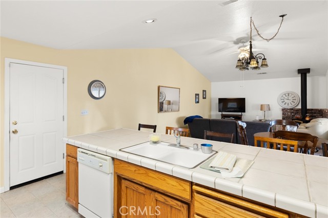 Detail Gallery Image 15 of 38 For 1917 Feather, Oroville,  CA 95965 - 3 Beds | 2 Baths