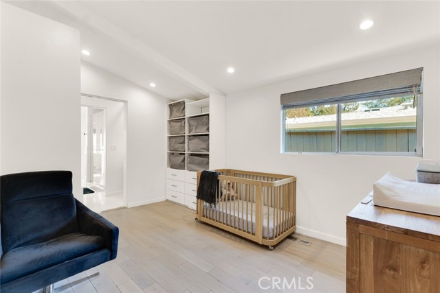 2712 N Beverly Glen Boulevard, Los Angeles CA: https://media.crmls.org/medias/28fb5885-7ce5-4a6e-8e7d-a018049318b5.jpg
