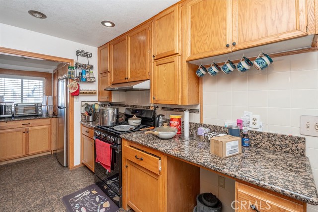 Detail Gallery Image 16 of 48 For 16464 Desert Knoll Dr, Victorville,  CA 92395 - 3 Beds | 3 Baths