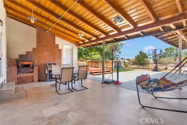 19545 Seneca Road, Apple Valley CA: https://media.crmls.org/medias/28fdcf95-44a8-4bff-9d8b-9bc7d785a104.jpg