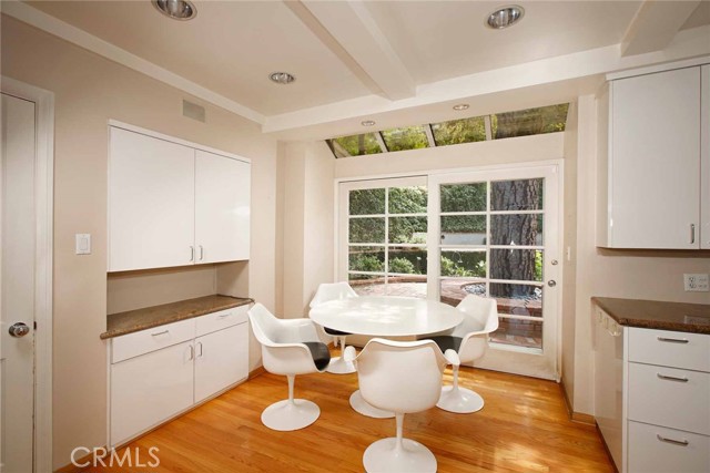3847 Royal Woods Drive, Sherman Oaks CA: https://media.crmls.org/medias/28fe1caa-2fb5-4e8a-9cec-f8324bea5d80.jpg