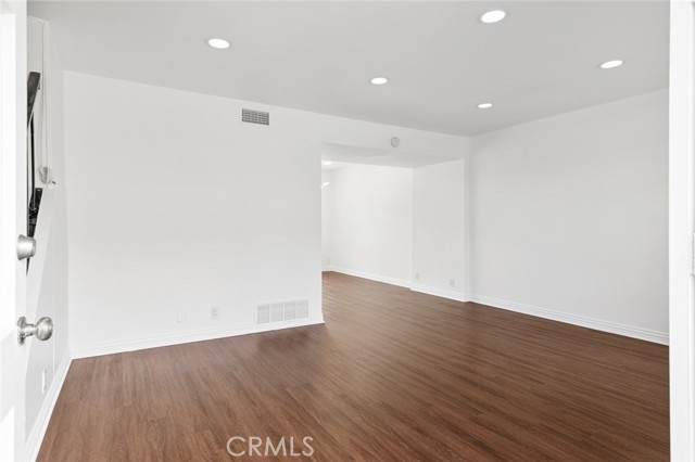 Detail Gallery Image 4 of 56 For 11879 Sungrove Cir, Garden Grove,  CA 92840 - 3 Beds | 2/1 Baths