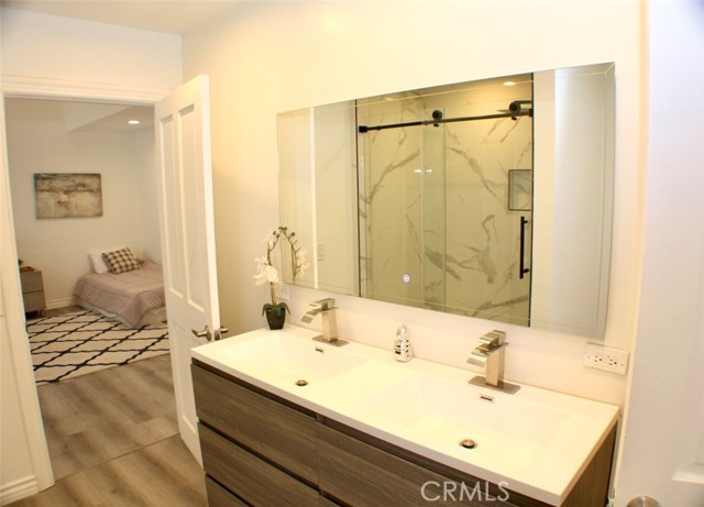 Detail Gallery Image 22 of 26 For 5514 Sylvia Ave, Tarzana,  CA 91356 - 5 Beds | 5 Baths