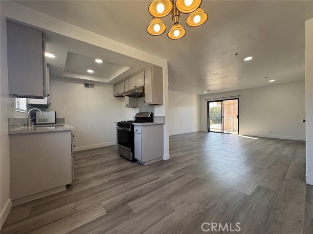 Detail Gallery Image 6 of 12 For 77 N Holliston Ave, Pasadena,  CA 91106 - 2 Beds | 2 Baths