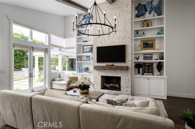 Detail Gallery Image 6 of 32 For 519 Signal Rd, Newport Beach,  CA 92663 - 6 Beds | 4/1 Baths